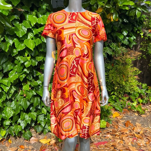 1960s Groovy Psychedelic Print Shift Dress - Picture 8 of 8